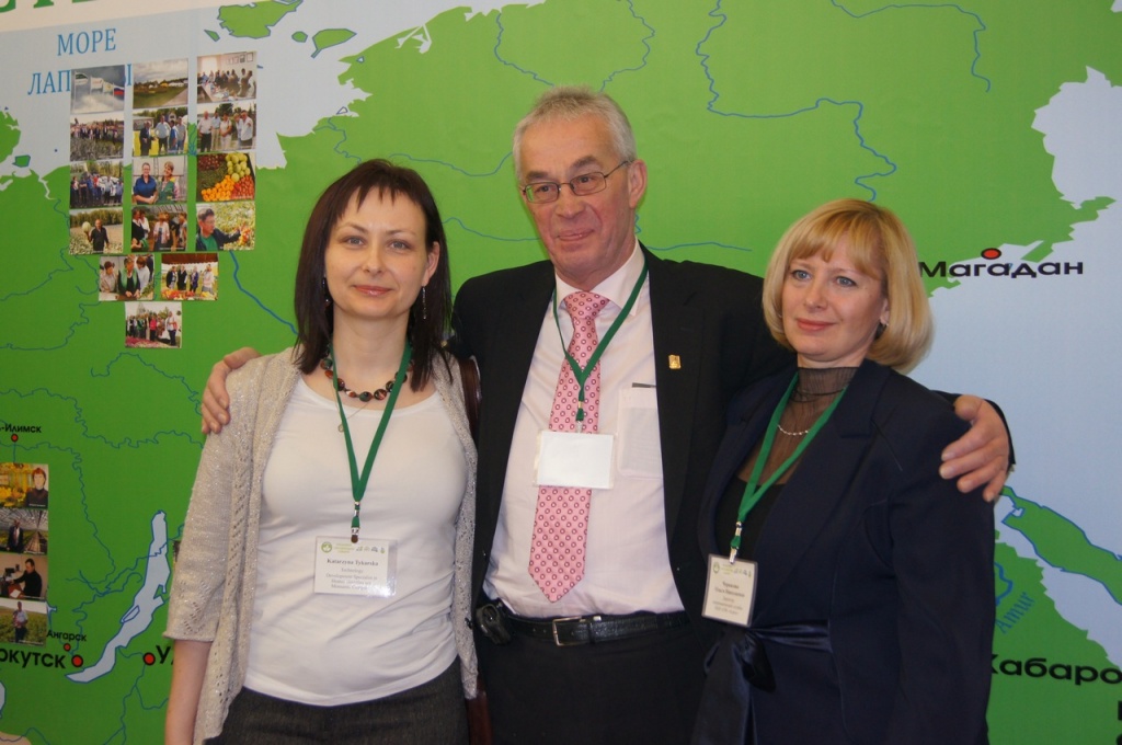 01 Katarzyna Tykarsky, Harry Rutten представители Monsanto, Черкасова О.Н. директор агрономической службы ООО АТФ АГРОС.JPG